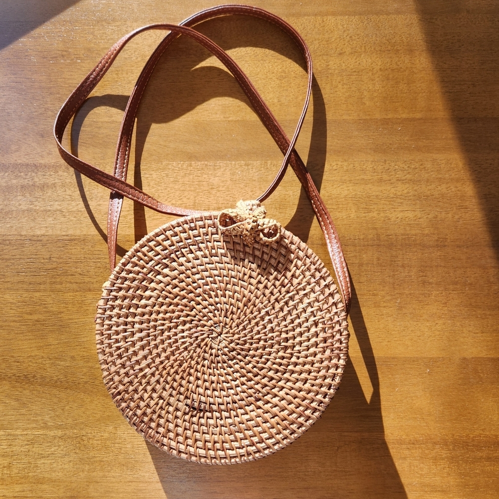 Round Woven Rattan Bag - Picture 3 of 7